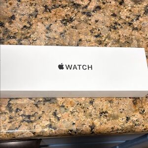 NIB Apple Watch SE